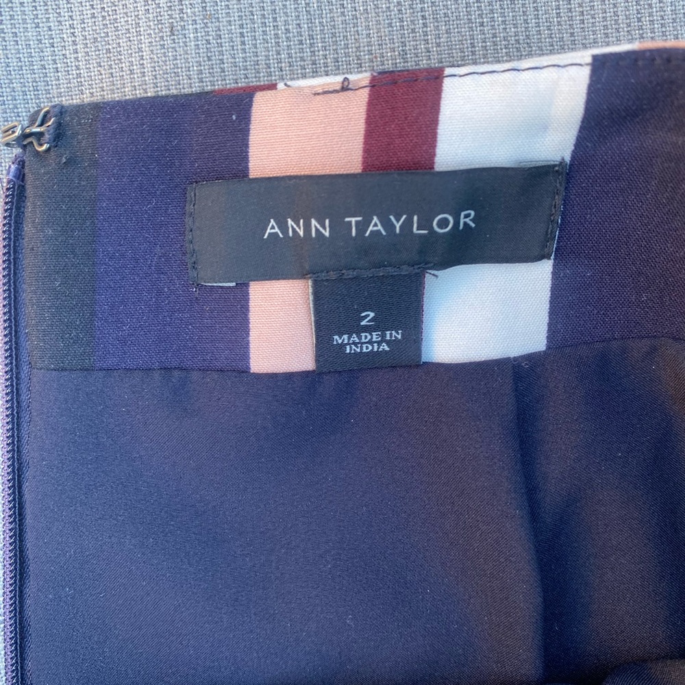 Ann Taylor - size 2 - pencil skirt